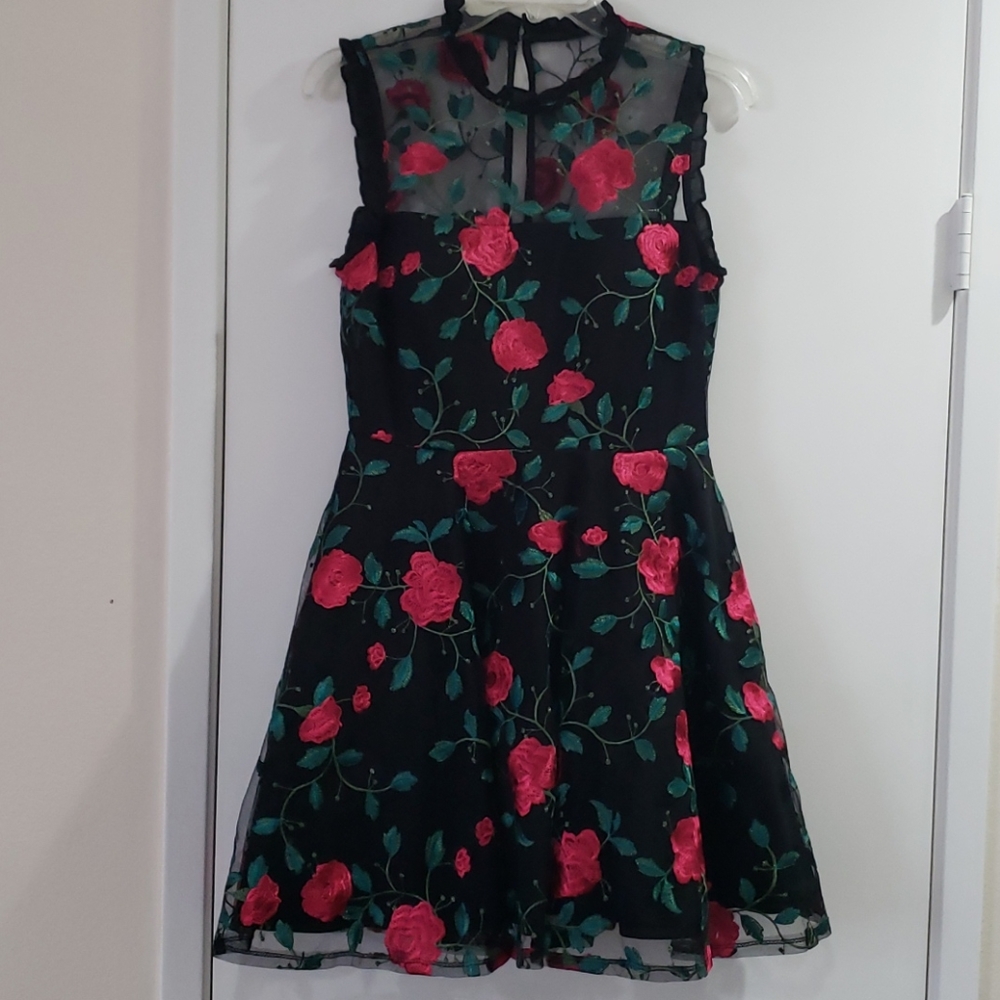 Juniors Size 7 Black cocktail knee length dress